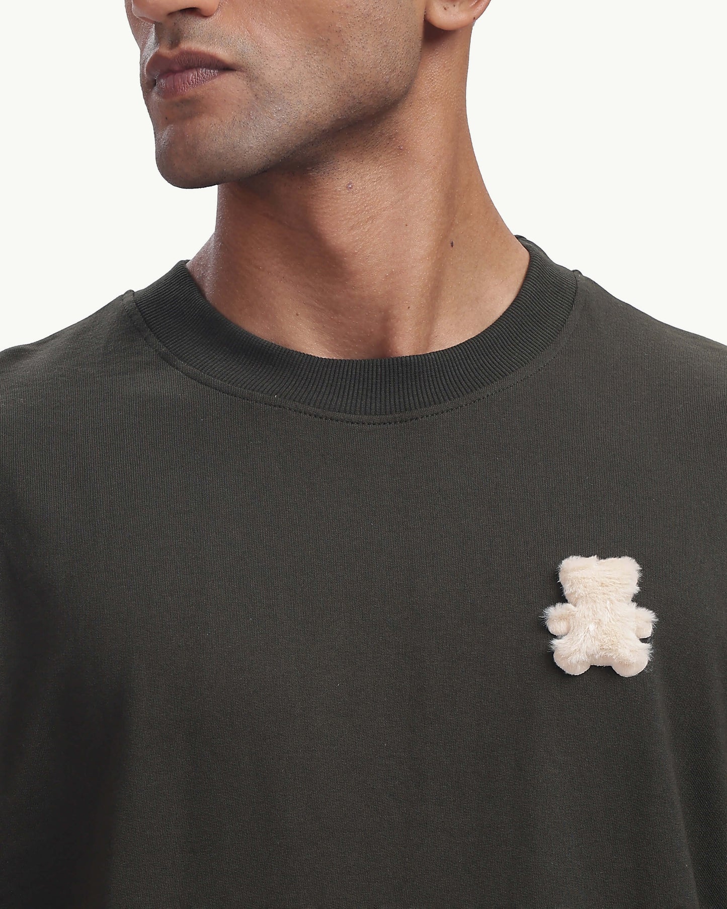 THE SILENT SHADOW (OLIVE GREEN)